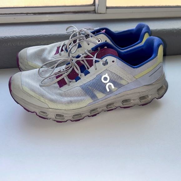 SIZE 10 | On Cloud Vista - Picture 3 of 6